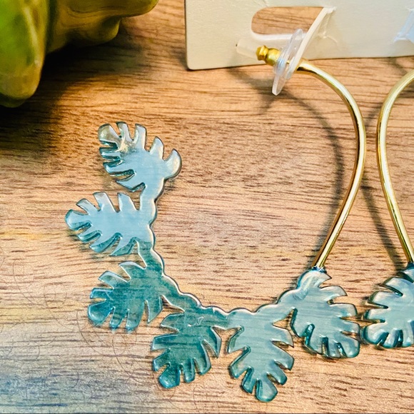 Leaf Earrings Green - Picture 2 of 6